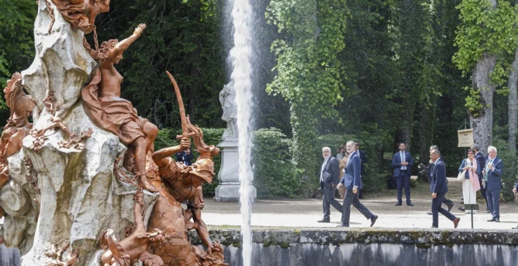 El Rey Felipe VI inaugura la Fuente de Andrómeda tras ocho décadas apagada.